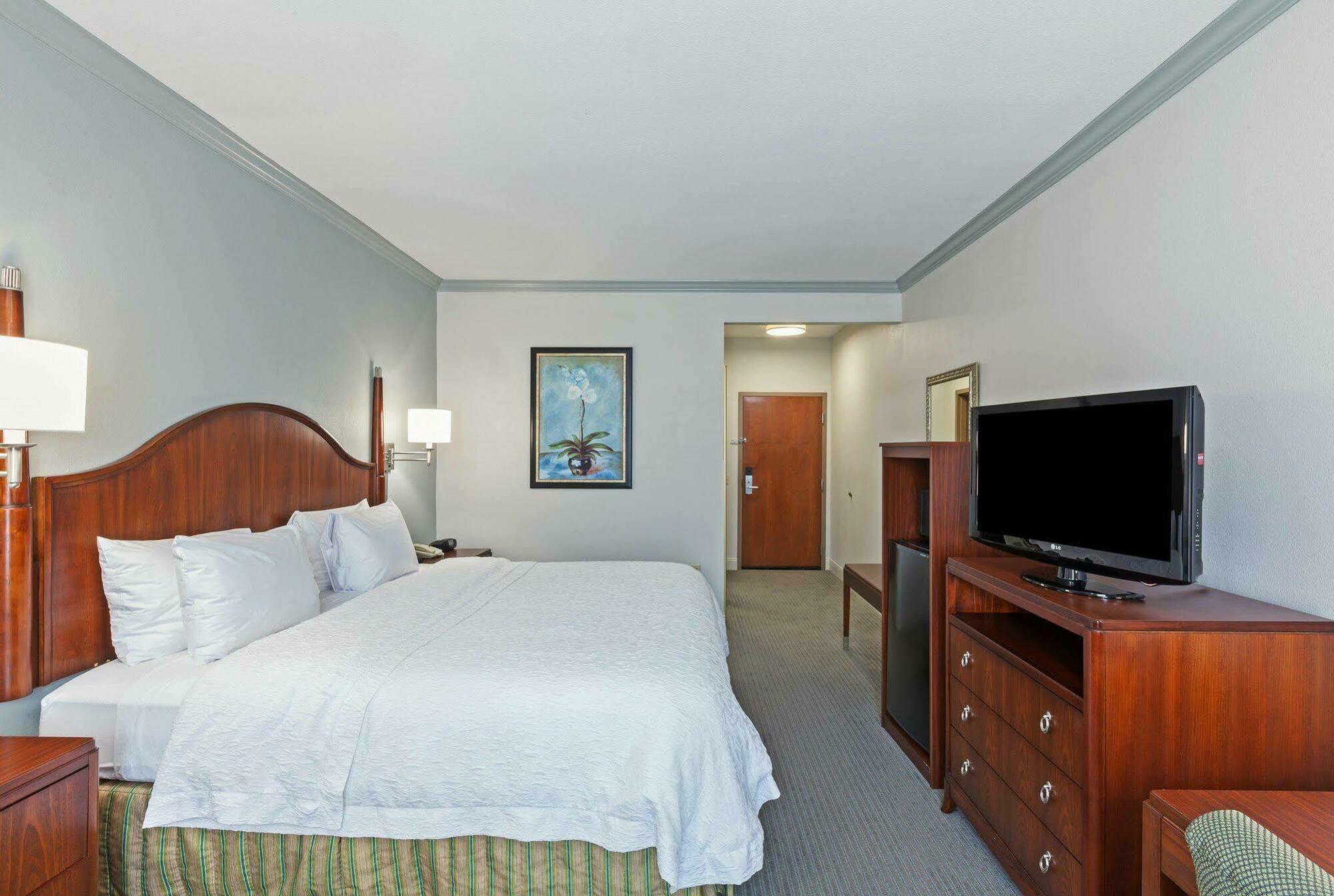 Hampton Inn & Suites Houston-Westchase Экстерьер фото